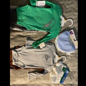 Brand new Baby clothes+ socks +bibs